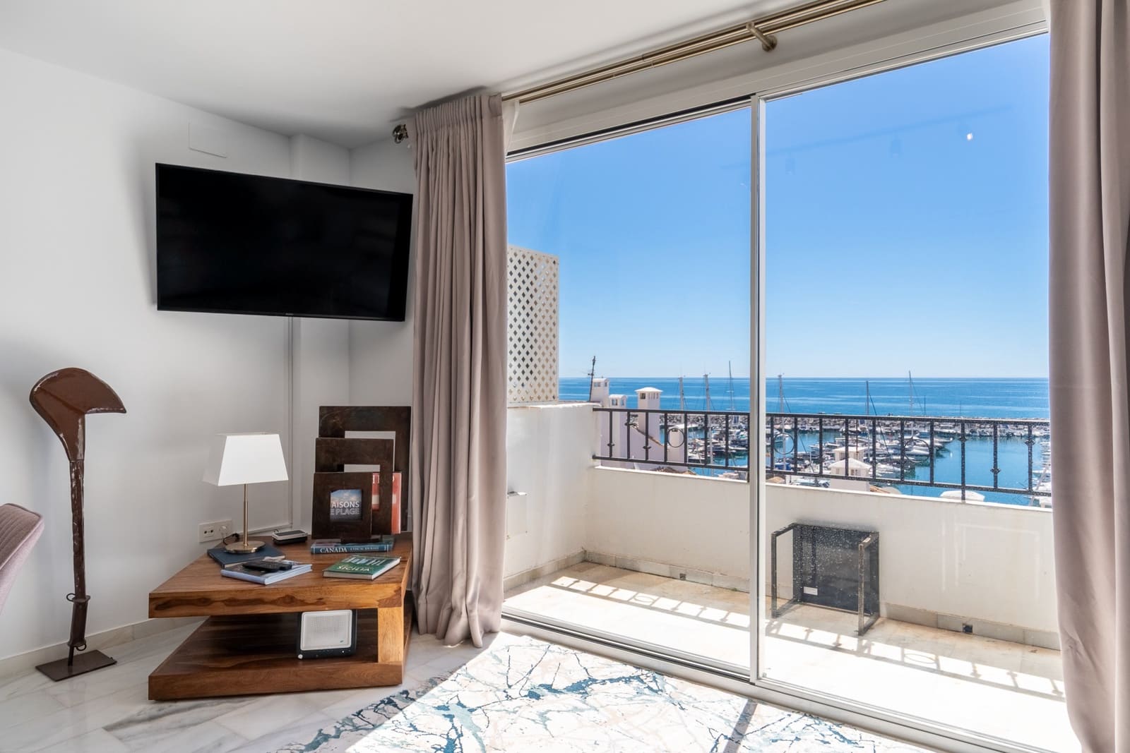 Apartamento de 2 habitaciones en Puerto Banus en venta - 775.000 € (Ref: 9796917)