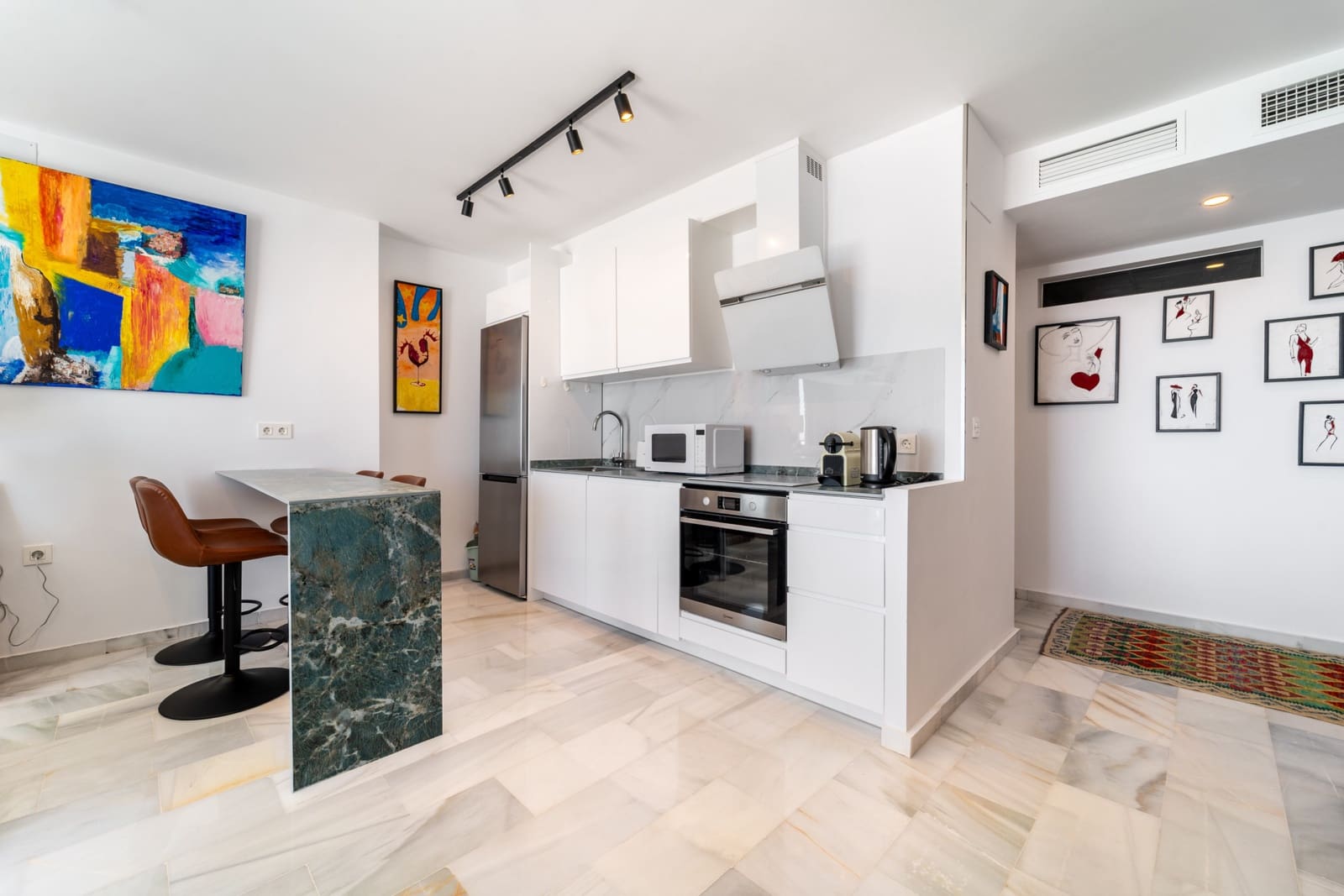 Apartamento de 2 habitaciones en Puerto Banus en venta - 775.000 € (Ref: 9796917)