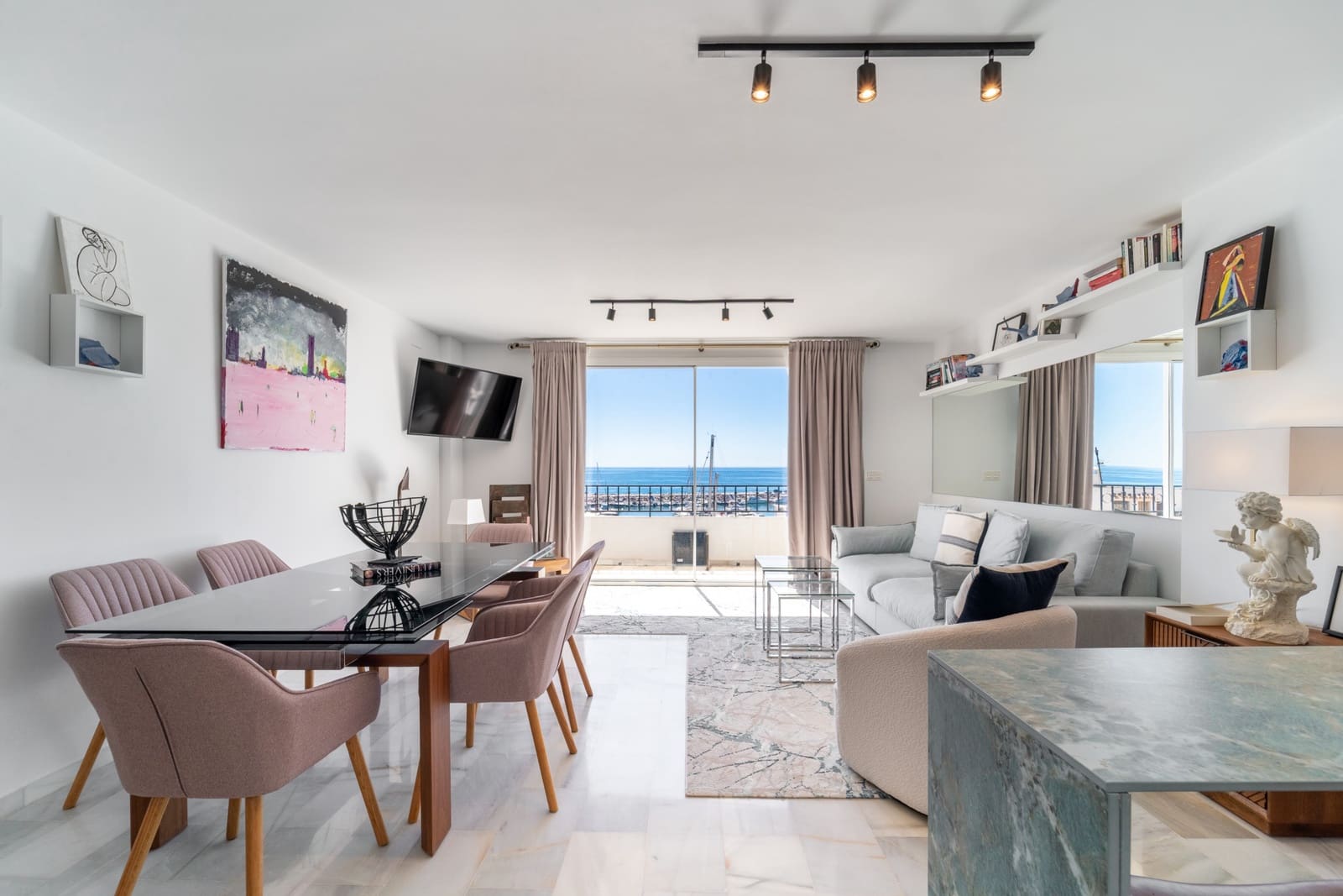Apartamento de 2 habitaciones en Puerto Banus en venta - 775.000 € (Ref: 9796917)