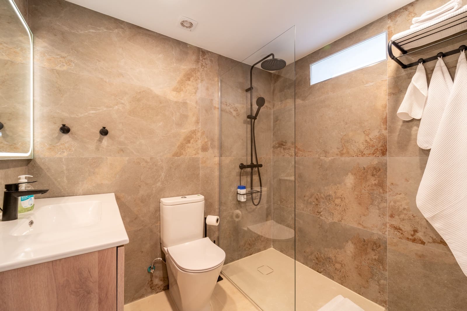 Apartamento de 2 habitaciones en Puerto Banus en venta - 775.000 € (Ref: 9796917)