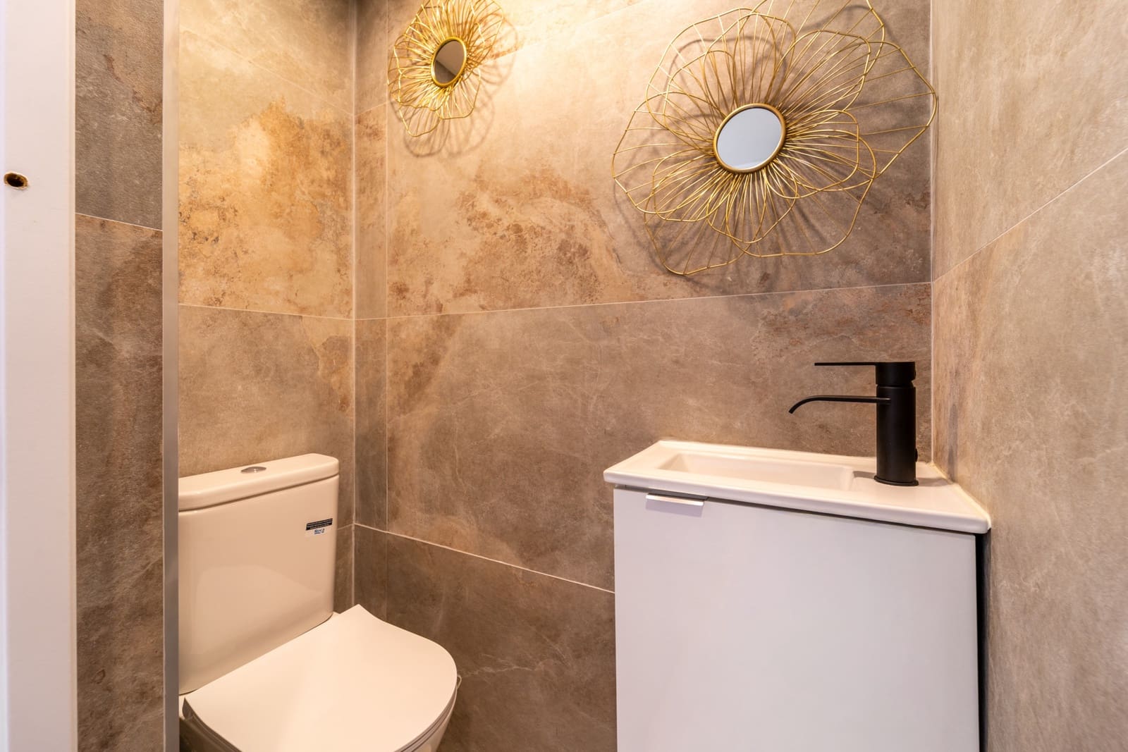 Apartamento de 2 habitaciones en Puerto Banus en venta - 775.000 € (Ref: 9796917)