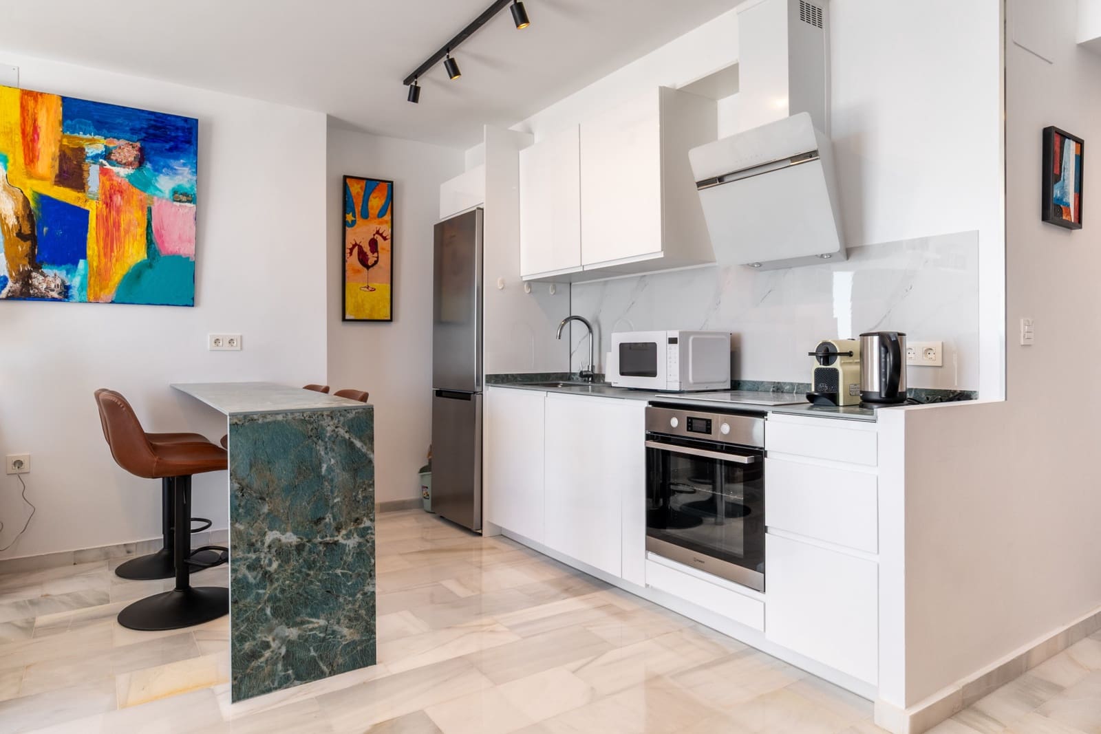 Apartamento de 2 habitaciones en Puerto Banus en venta - 775.000 € (Ref: 9796917)