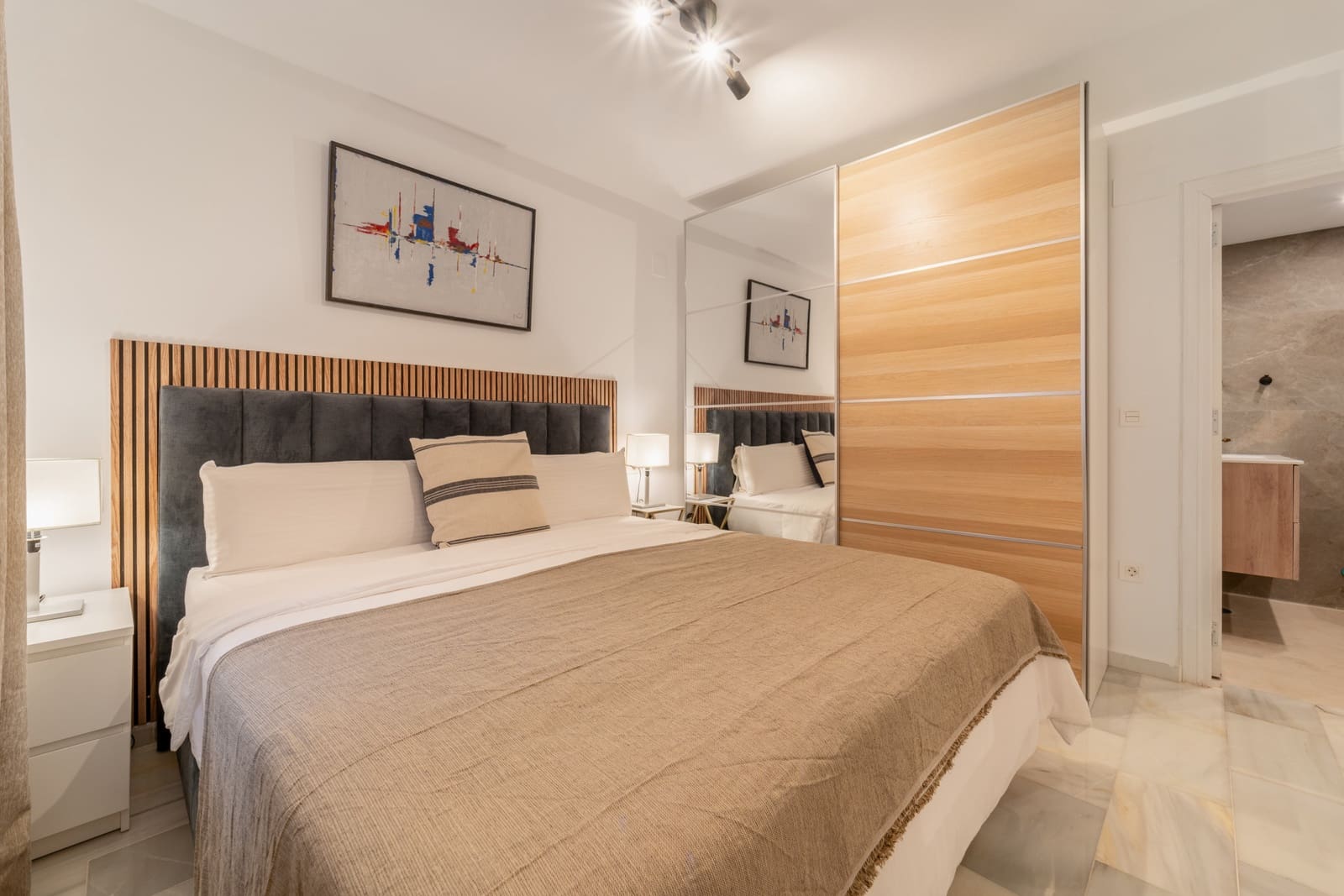 Apartamento de 2 habitaciones en Puerto Banus en venta - 775.000 € (Ref: 9796917)