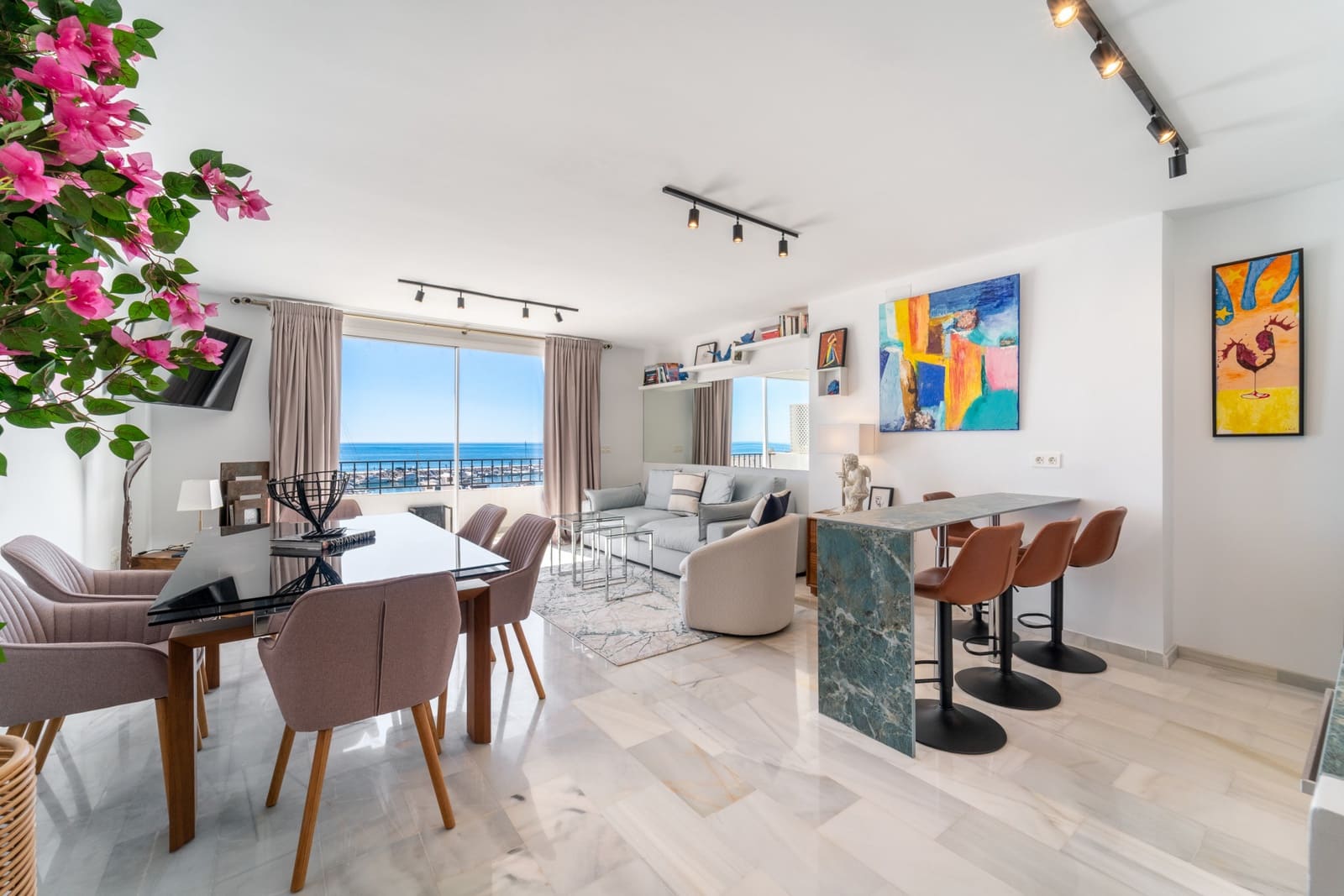 Apartamento de 2 habitaciones en Puerto Banus en venta - 775.000 € (Ref: 9796917)