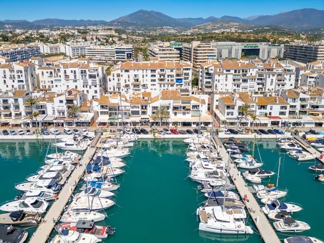 2 soveværelse Lejlighed til salg i Puerto Banus, Marbella - € 775.000 (Ref: 9796917)
