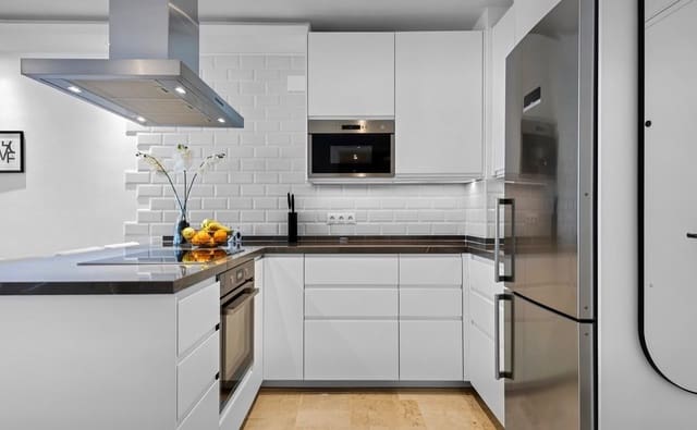 2 soverom Leilighet til leie i Golden Mile, Marbella med svømmebasseng garasje - € 2 750 (Ref: 9797706)