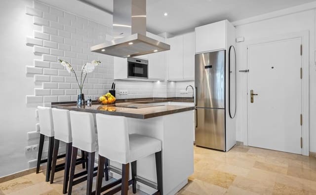 2 soverom Leilighet til leie i Golden Mile, Marbella med svømmebasseng garasje - € 2 750 (Ref: 9797706)