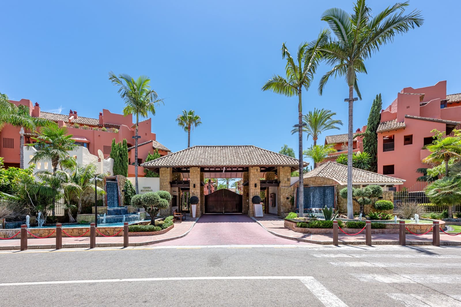 3 makuuhuone Kattohuoneisto myytävänä paikassa Estepona mukana uima-altaan 
autotalli - 4 500 000 € (Ref: 9799053)