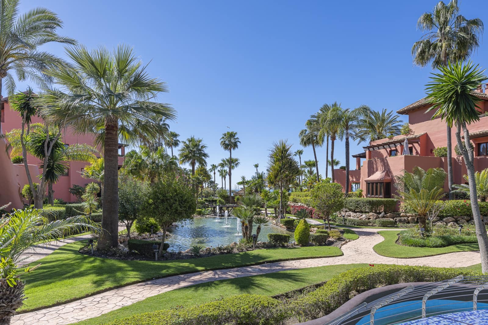 3 makuuhuone Kattohuoneisto myytävänä paikassa Estepona mukana uima-altaan 
autotalli - 4 500 000 € (Ref: 9799053)