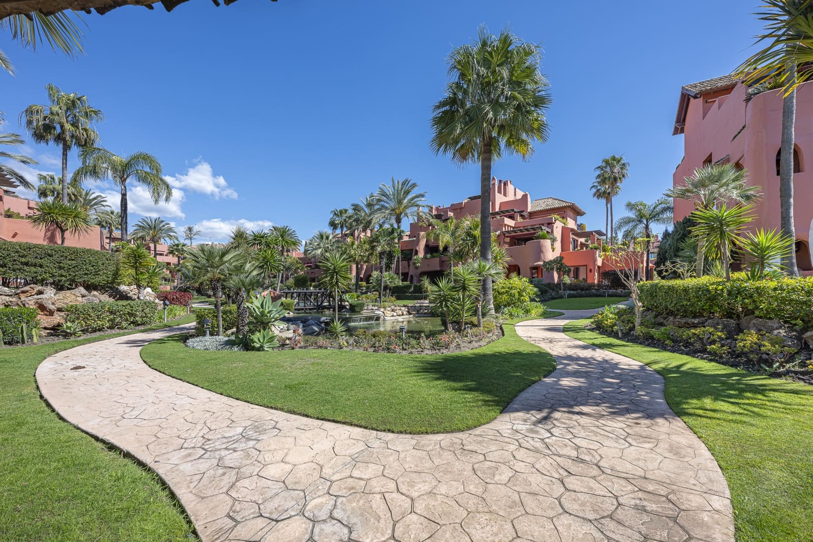 3 makuuhuone Kattohuoneisto myytävänä paikassa Estepona mukana uima-altaan 
autotalli - 4 500 000 € (Ref: 9799053)