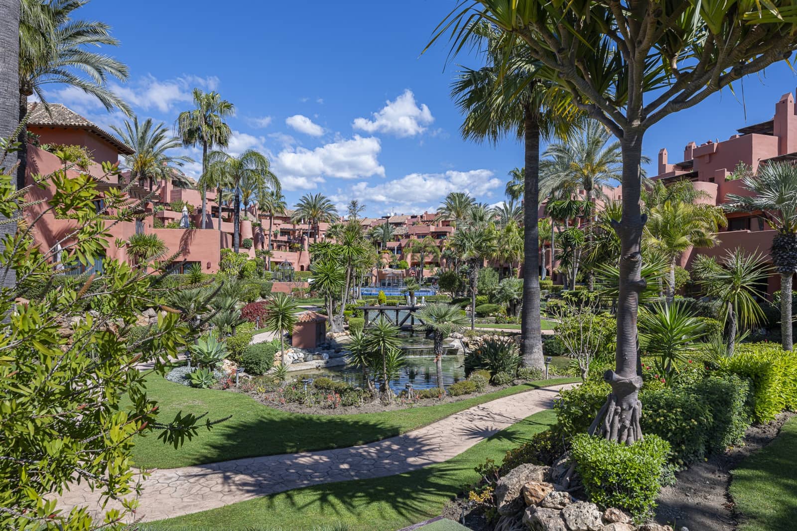 3 makuuhuone Kattohuoneisto myytävänä paikassa Estepona mukana uima-altaan 
autotalli - 4 500 000 € (Ref: 9799053)