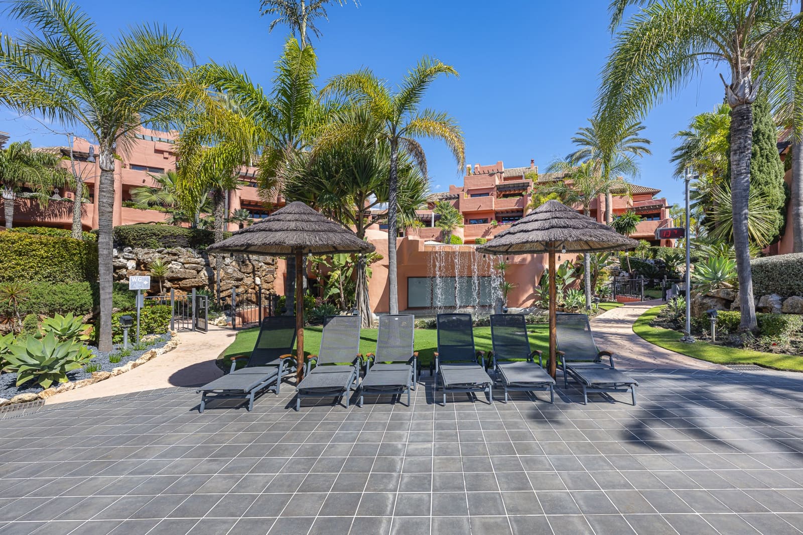 3 makuuhuone Kattohuoneisto myytävänä paikassa Estepona mukana uima-altaan 
autotalli - 4 500 000 € (Ref: 9799053)