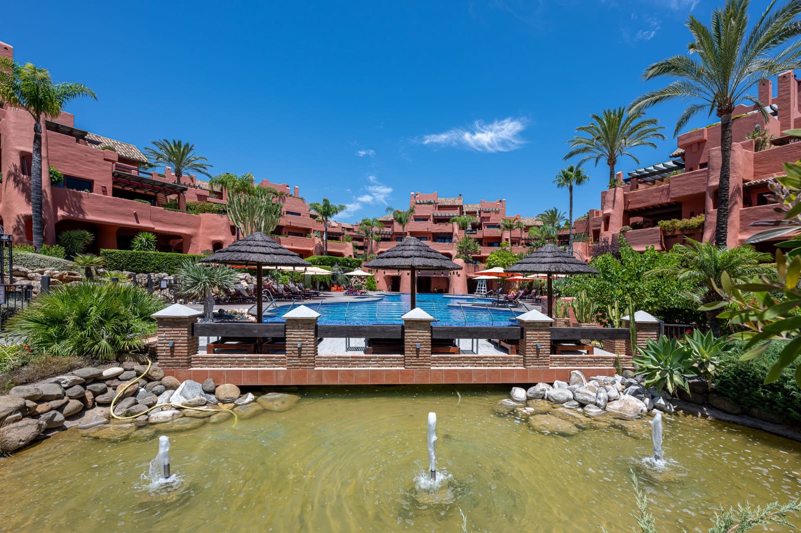 Ático de 3 habitaciones en Estepona en venta con piscina garaje - 4.995.000 € (Ref: 9799053)