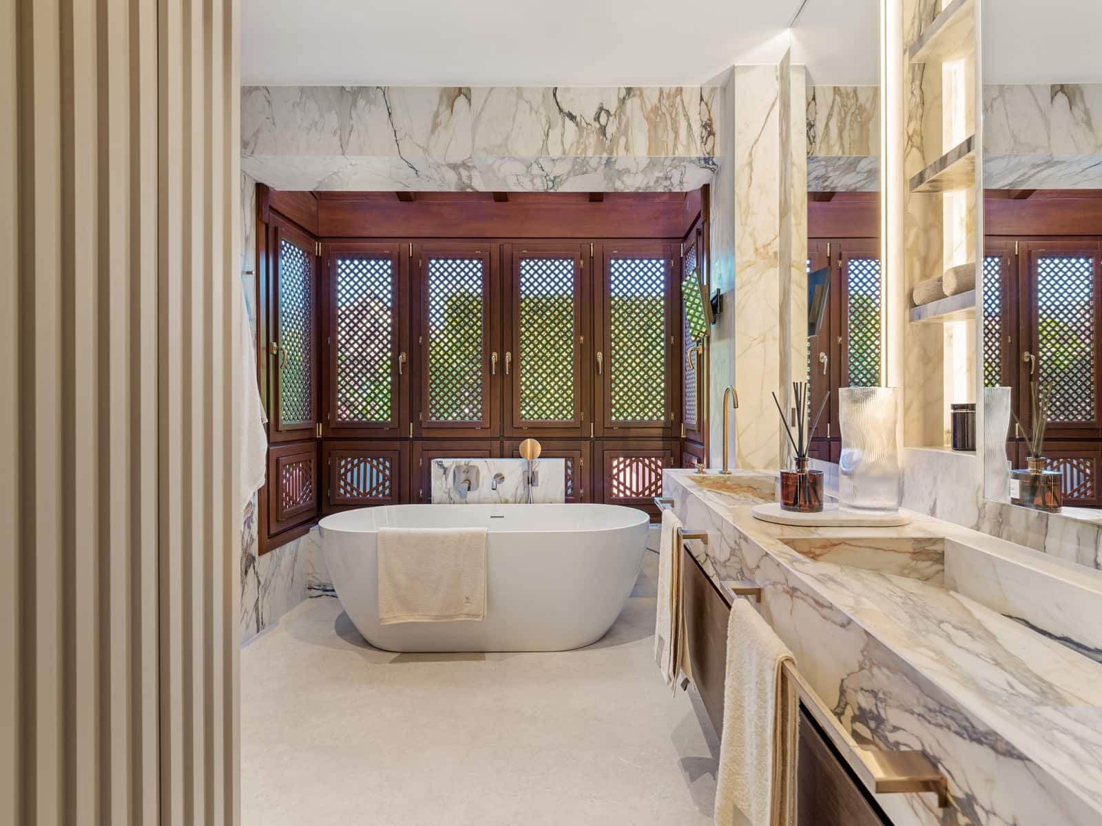 Ático de 3 habitaciones en Estepona en venta con piscina garaje - 4.995.000 € (Ref: 9799053)