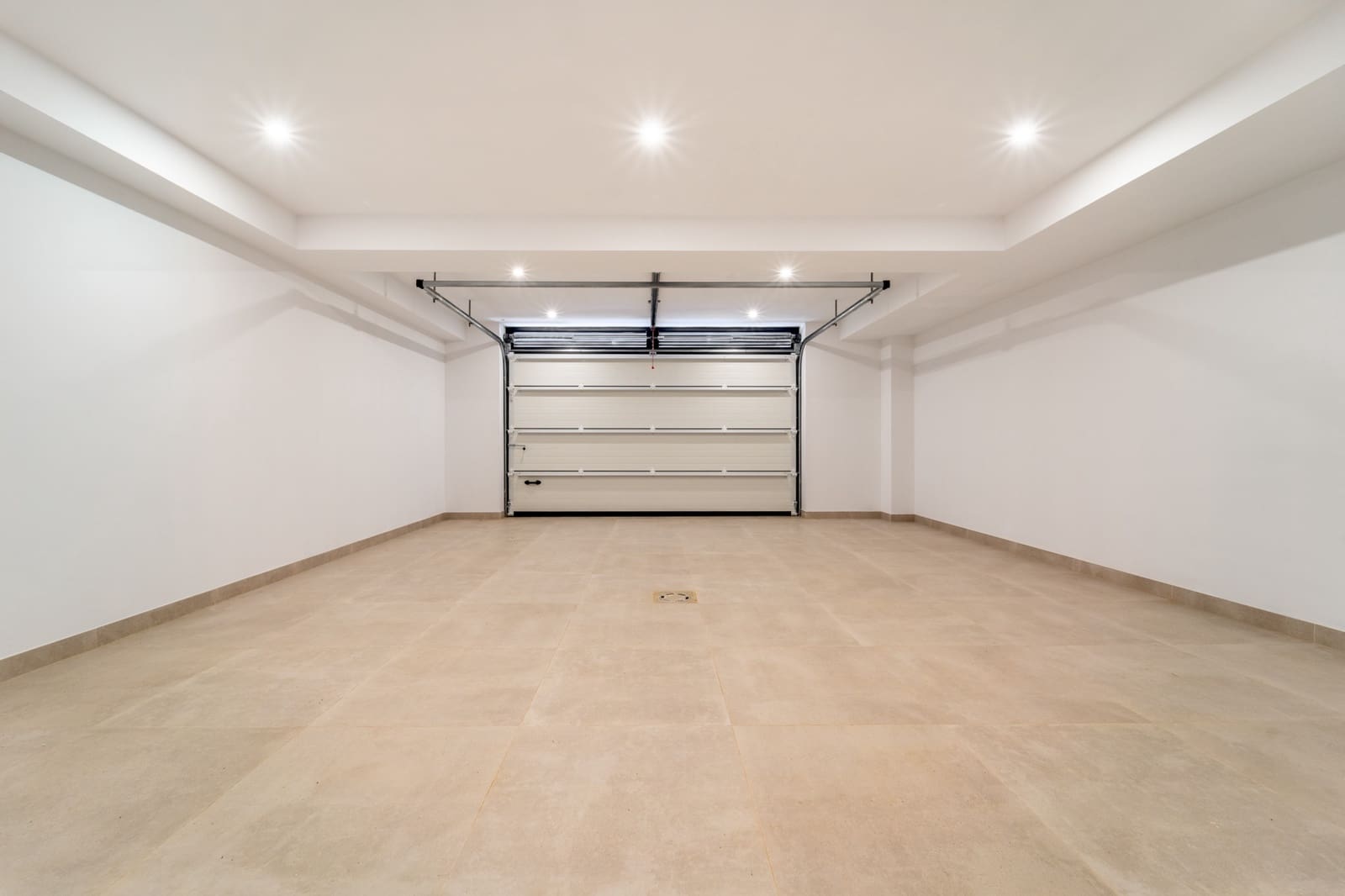 5 sypialnia Willa na sprzedaż w Marbella z basenem garażem - 4 600 000 € (Ref: 9806300)