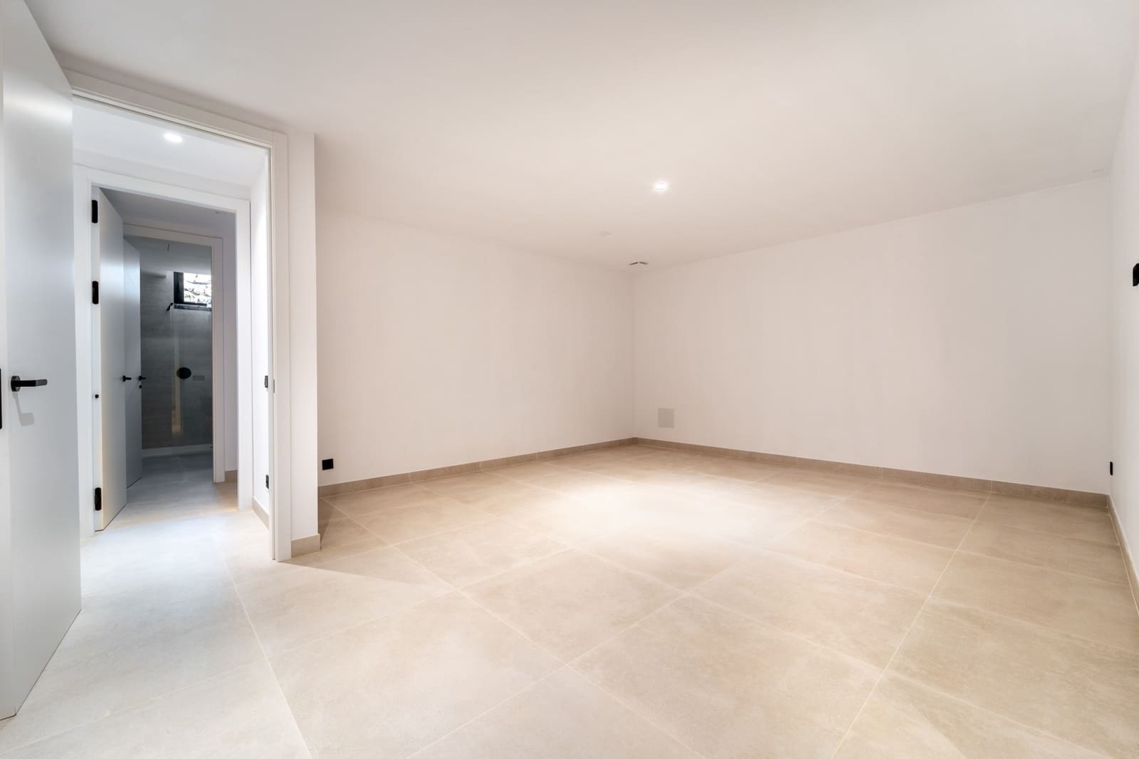 5 sypialnia Willa na sprzedaż w Marbella z basenem garażem - 4 600 000 € (Ref: 9806300)