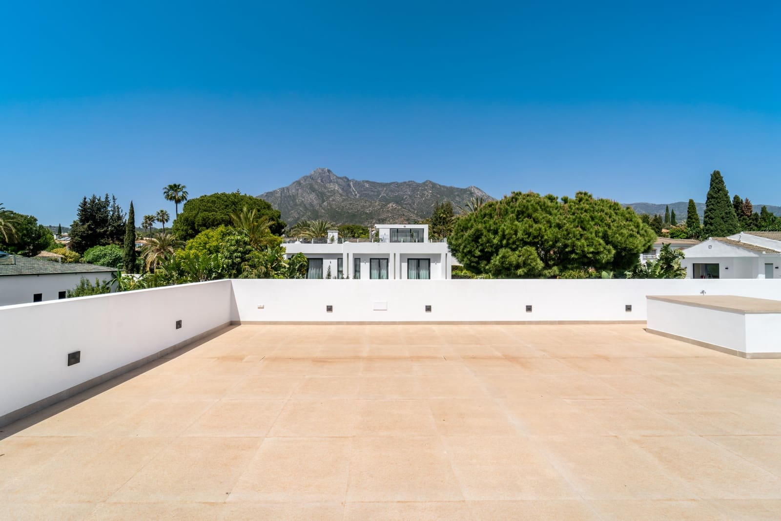 5 sypialnia Willa na sprzedaż w Marbella z basenem garażem - 4 600 000 € (Ref: 9806300)
