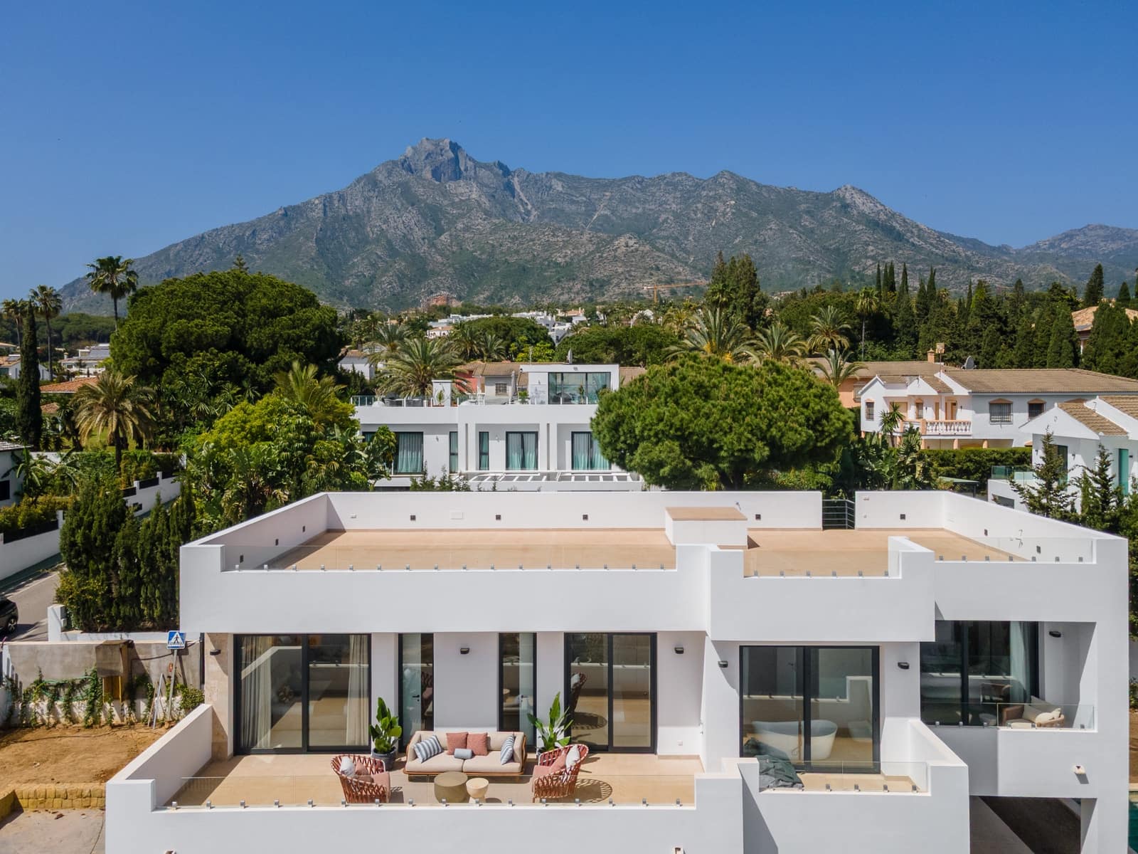 5 sypialnia Willa na sprzedaż w Marbella z basenem garażem - 4 600 000 € (Ref: 9806300)