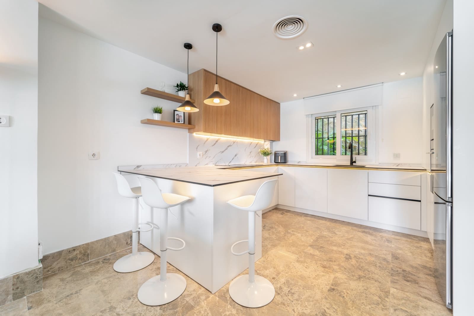 4 bedroom Semi-detached Villa for sale in Marbella with pool garage - € 1,485,000 (Ref: 9806301)