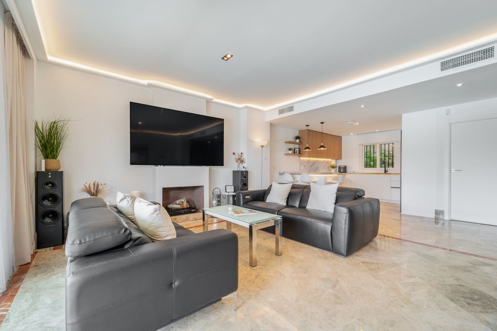 4 bedroom Semi-detached Villa for sale in Marbella with pool garage - € 1,485,000 (Ref: 9806301)