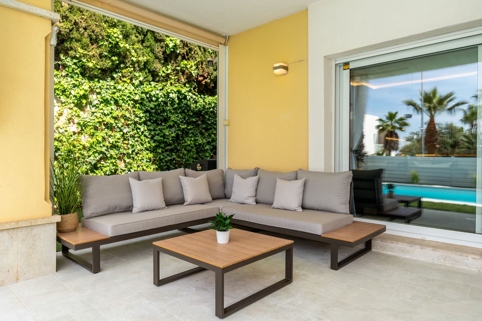 4 bedroom Semi-detached Villa for sale in Marbella with pool garage - € 1,485,000 (Ref: 9806301)