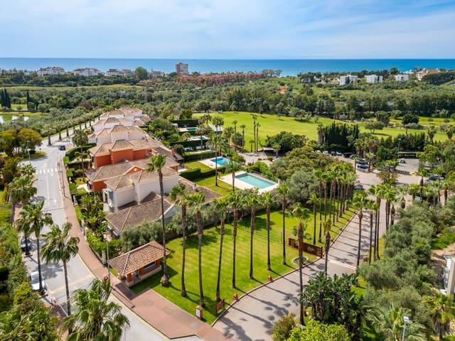 4 bedroom Semi-detached Villa for sale in Marbella with pool garage - € 1,485,000 (Ref: 9806301)