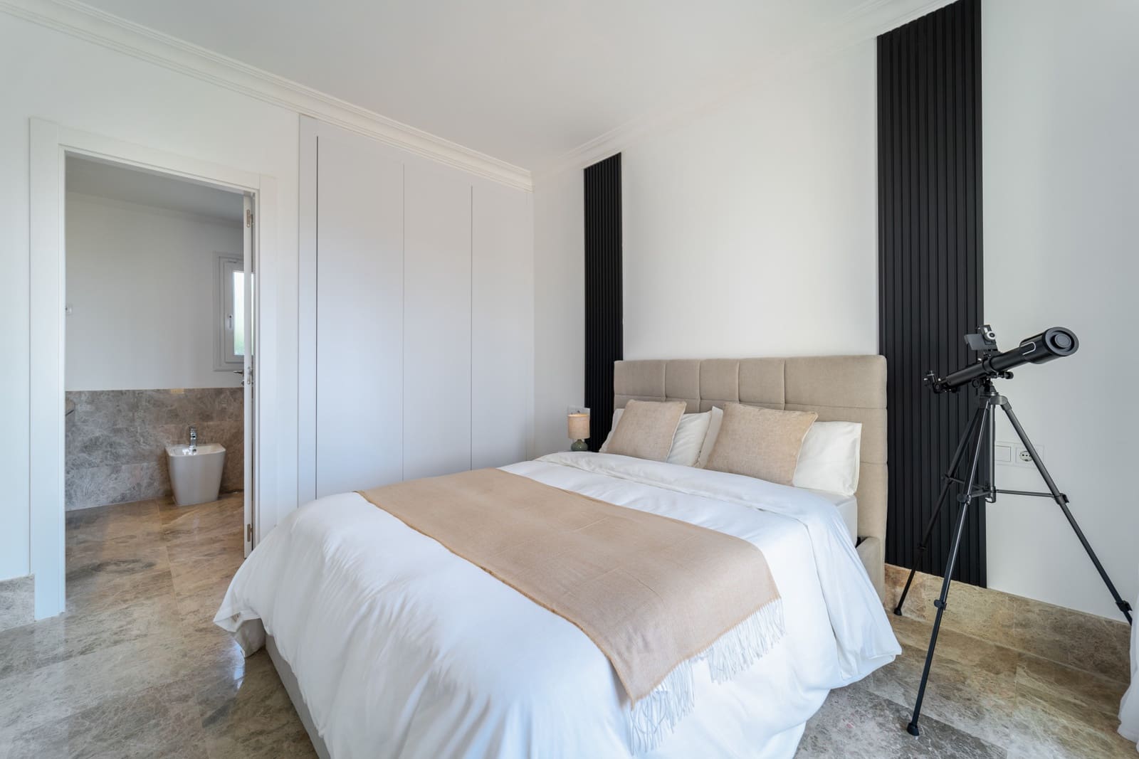 4 bedroom Semi-detached Villa for sale in Marbella with pool garage - € 1,485,000 (Ref: 9806301)