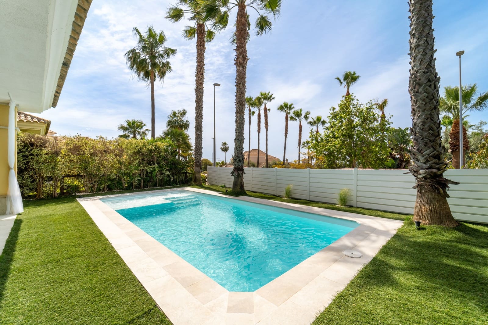 4 bedroom Semi-detached Villa for sale in Marbella with pool garage - € 1,485,000 (Ref: 9806301)