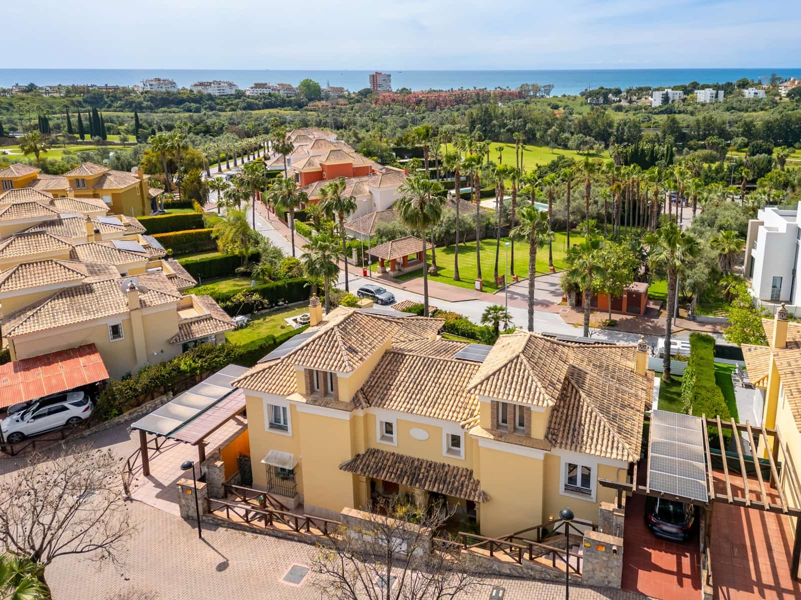 4 bedroom Semi-detached Villa for sale in Marbella with pool garage - € 1,485,000 (Ref: 9806301)