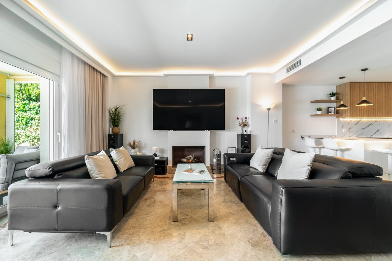 4 bedroom Semi-detached Villa for sale in Marbella with pool garage - € 1,495,000 (Ref: 9806301)