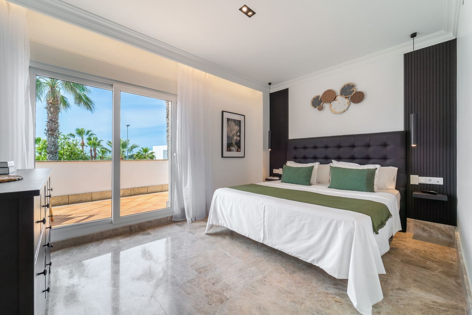 4 bedroom Semi-detached Villa for sale in Marbella with pool garage - € 1,495,000 (Ref: 9806301)