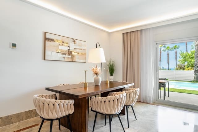 Pareado de 4 habitaciones en Marbella en venta con piscina garaje - 1.495.000 € (Ref: 9806301)