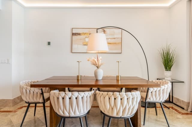Pareado de 4 habitaciones en Marbella en venta con piscina garaje - 1.495.000 € (Ref: 9806301)
