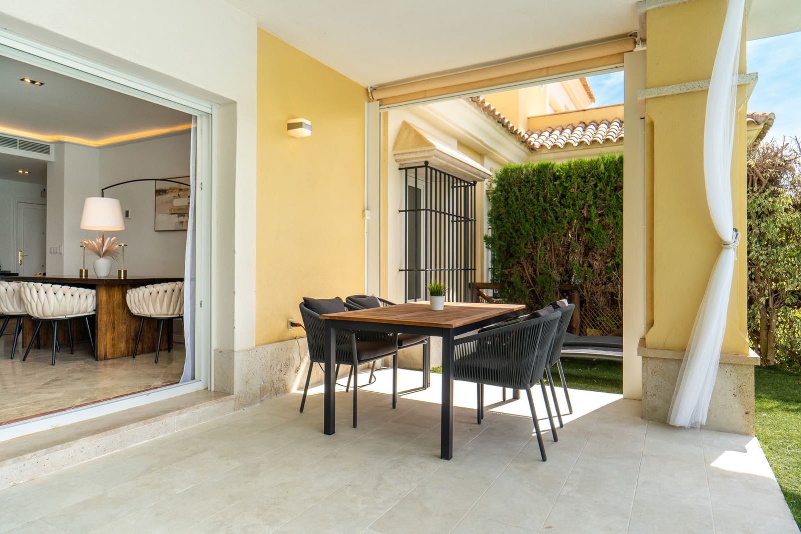 4 bedroom Semi-detached Villa for sale in Marbella with pool garage - € 1,495,000 (Ref: 9806301)