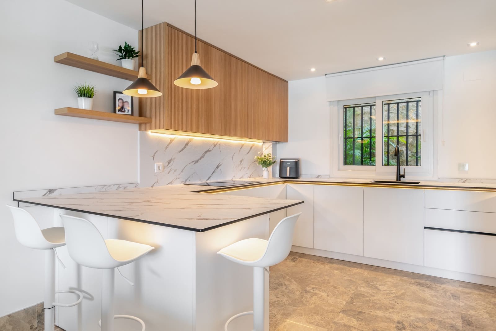 4 bedroom Semi-detached Villa for sale in Marbella with pool garage - € 1,495,000 (Ref: 9806301)
