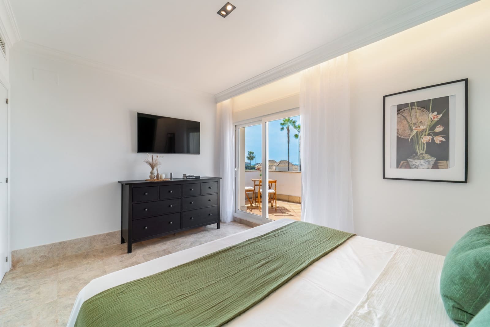 4 bedroom Semi-detached Villa for sale in Marbella with pool garage - € 1,495,000 (Ref: 9806301)