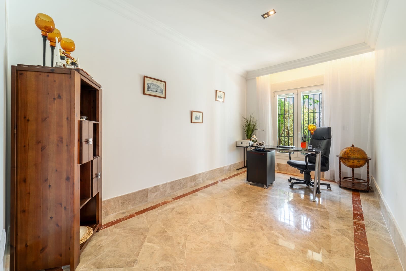 4 bedroom Semi-detached Villa for sale in Marbella with pool garage - € 1,495,000 (Ref: 9806301)