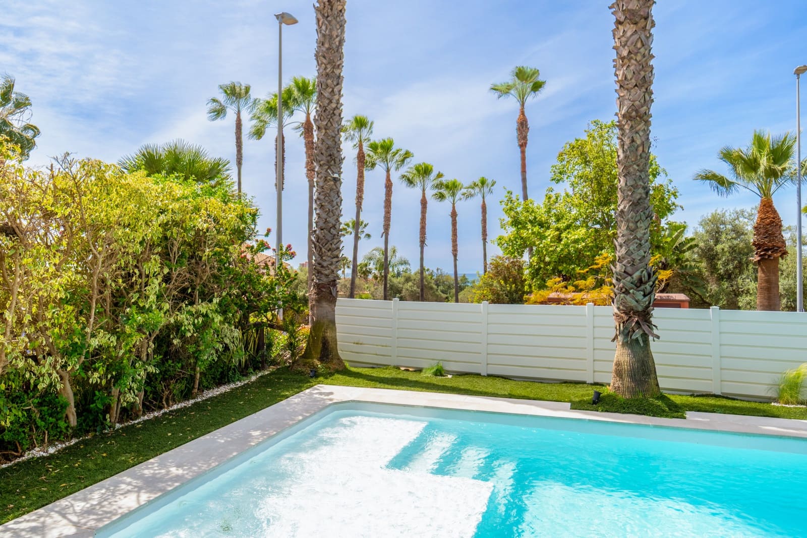 4 bedroom Semi-detached Villa for sale in Marbella with pool garage - € 1,495,000 (Ref: 9806301)