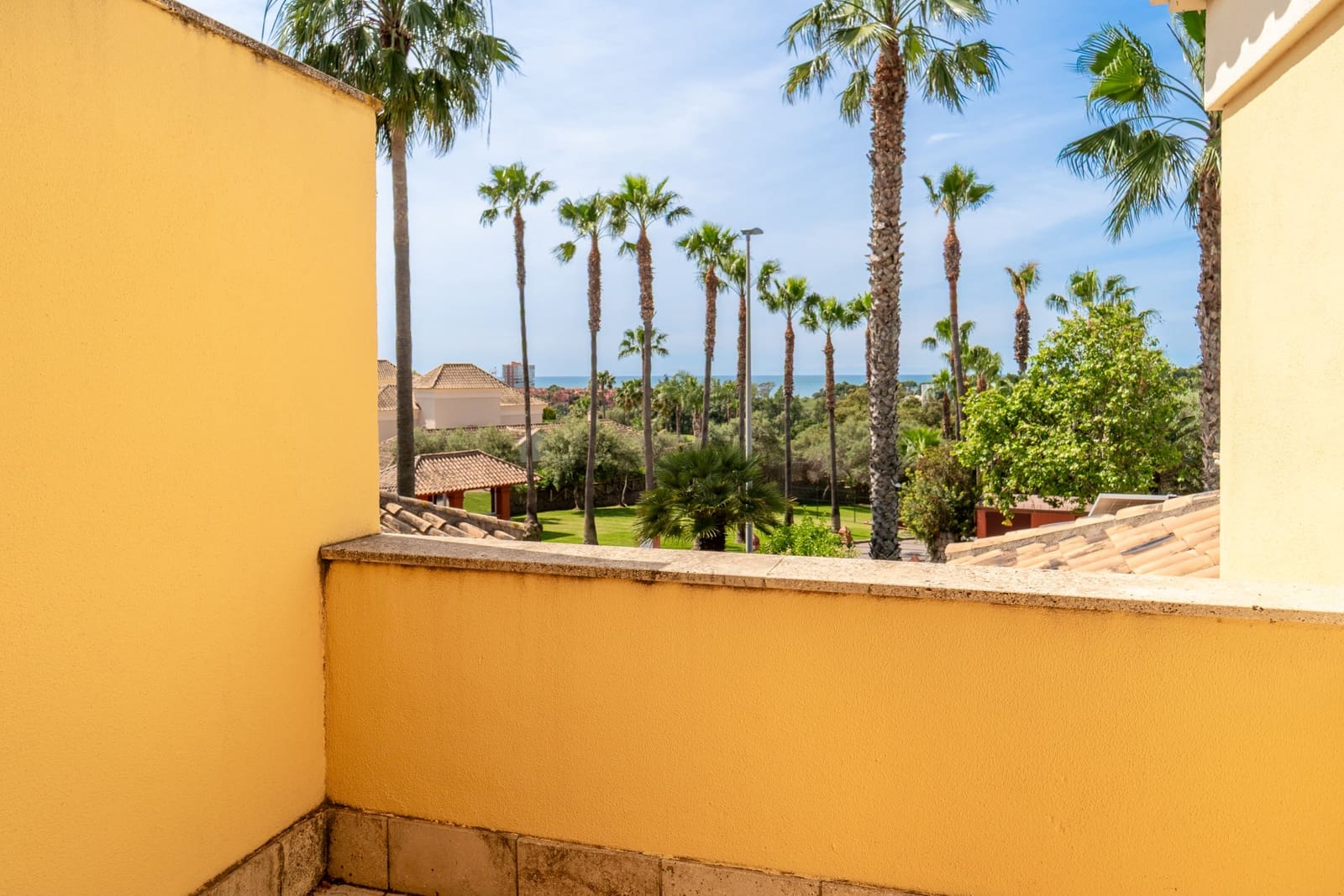4 bedroom Semi-detached Villa for sale in Marbella with pool garage - € 1,495,000 (Ref: 9806301)