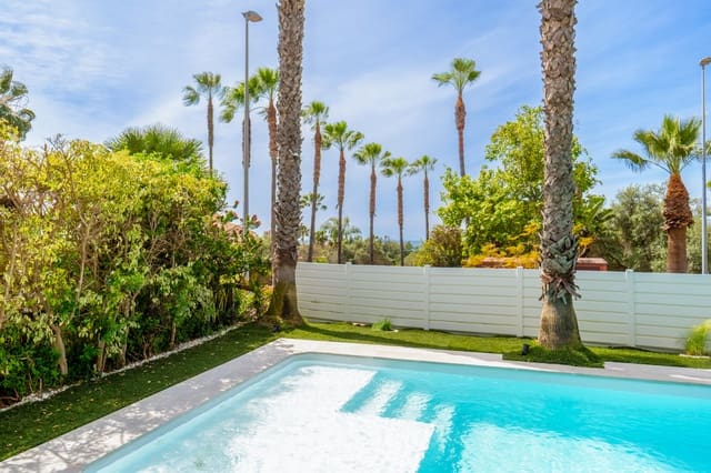 Pareado de 4 habitaciones en Marbella en venta con piscina garaje - 1.495.000 € (Ref: 9806301)