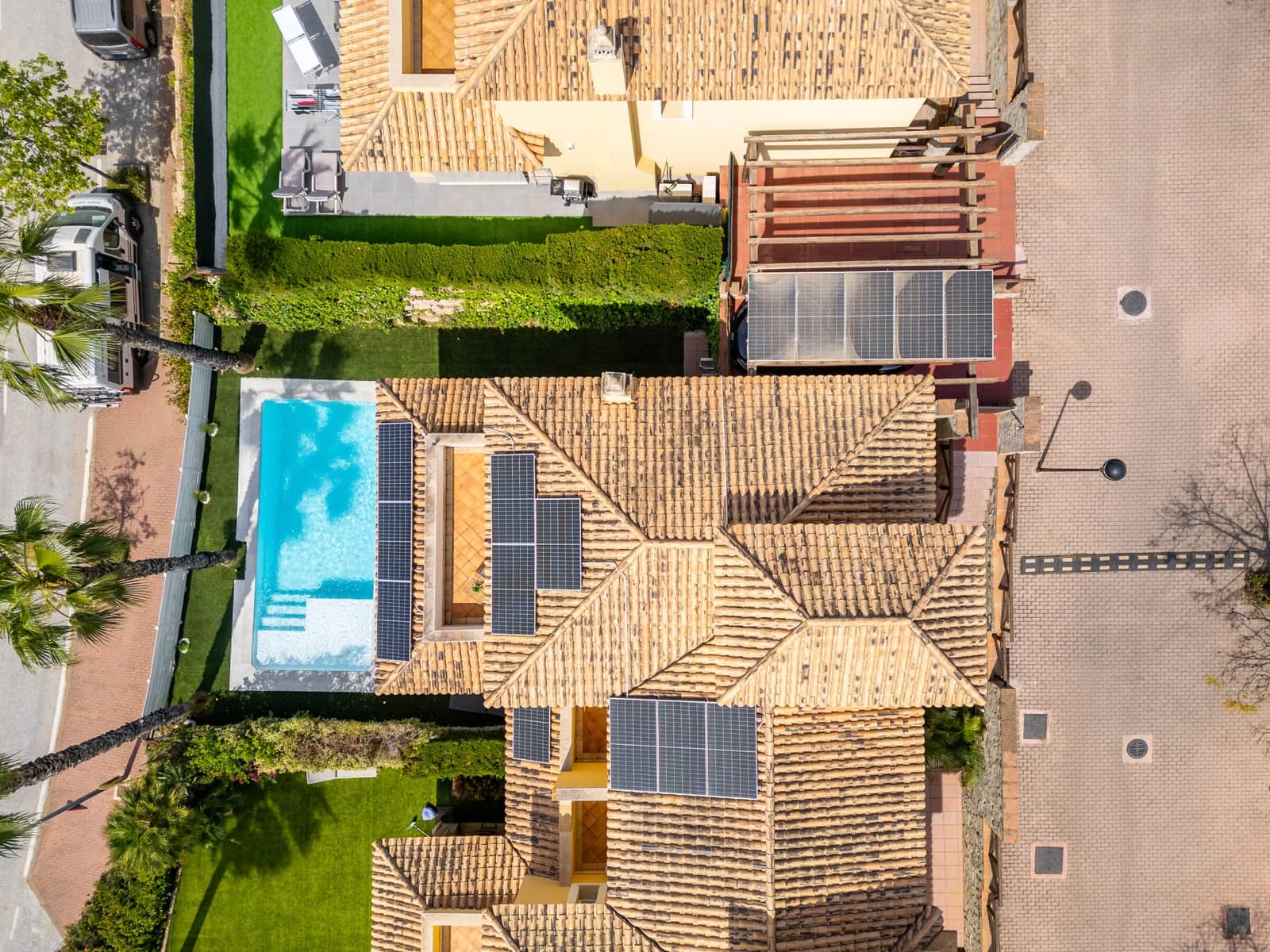 4 bedroom Semi-detached Villa for sale in Marbella with pool garage - € 1,495,000 (Ref: 9806301)
