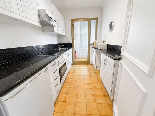 2 makuuhuone Huoneisto vuokrattavana paikassa Nueva Andalucia, Marbella mukana uima-altaan 
autotalli - 1 950 € (Ref: 9816239)