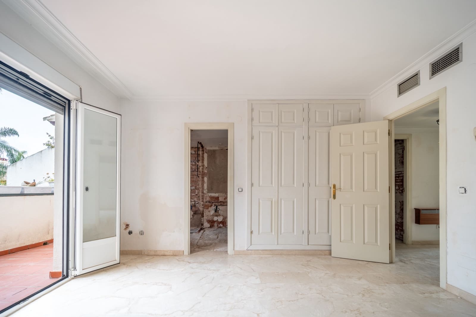 3 soverom Hus til salgs i Marbella med svømmebasseng garasje - € 790 000 (Ref: 9820261)