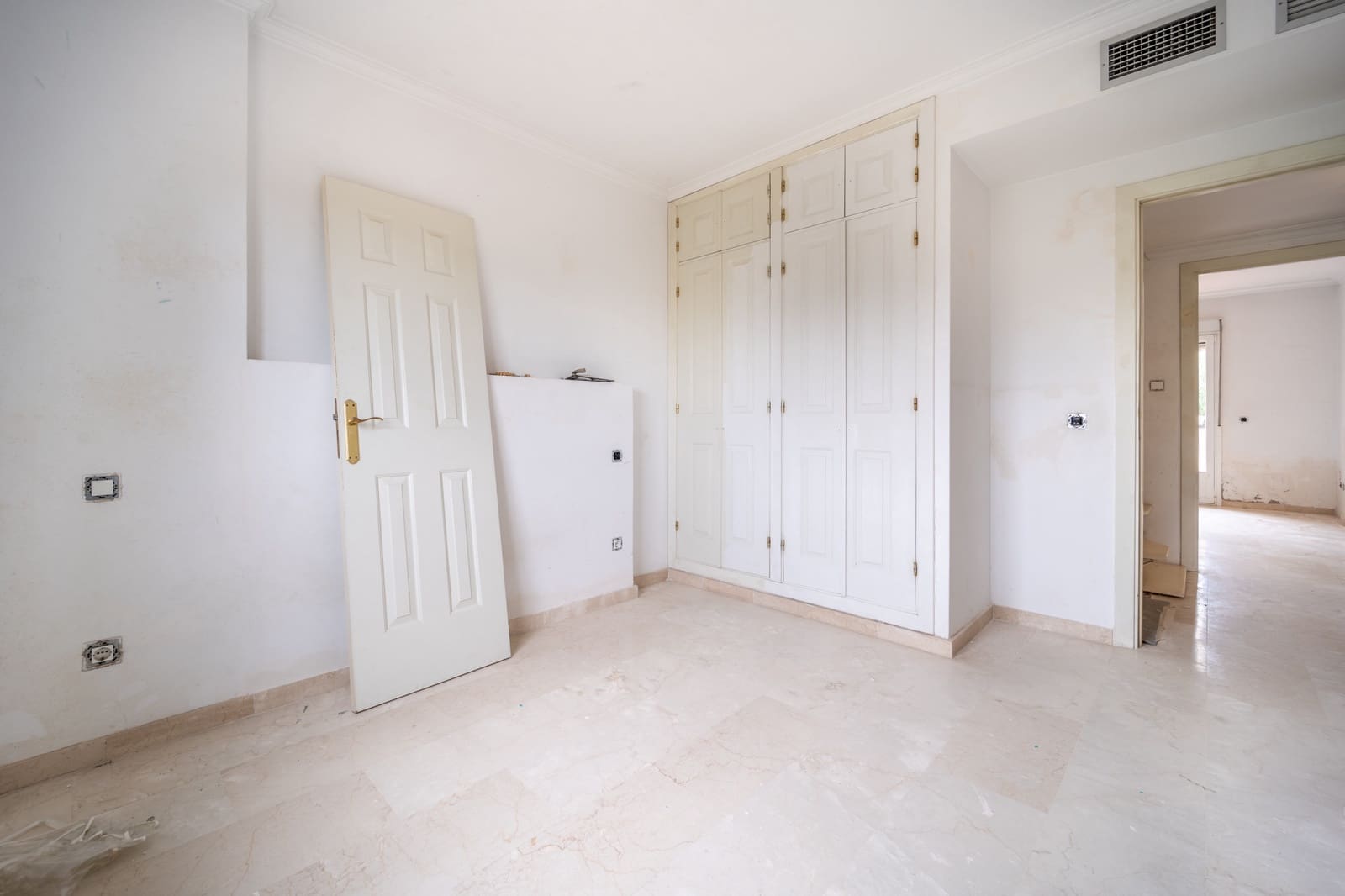 3 soverom Hus til salgs i Marbella med svømmebasseng garasje - € 790 000 (Ref: 9820261)