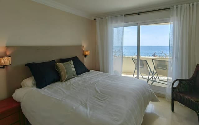 Appartement de 3 chambres à louer à Marbella avec piscine garage - 3 500 € (Ref: 9823583)