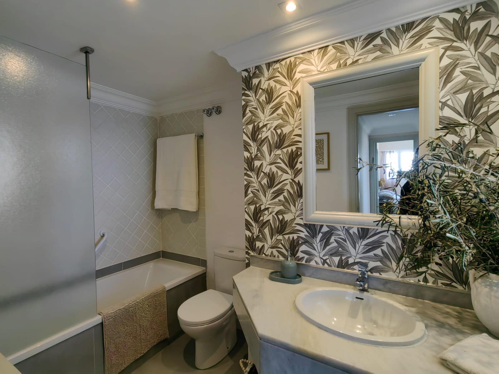 3 soveværelse Lejlighed til leje i Marbella med swimmingpool garage - € 3.500 (Ref: 9823583)