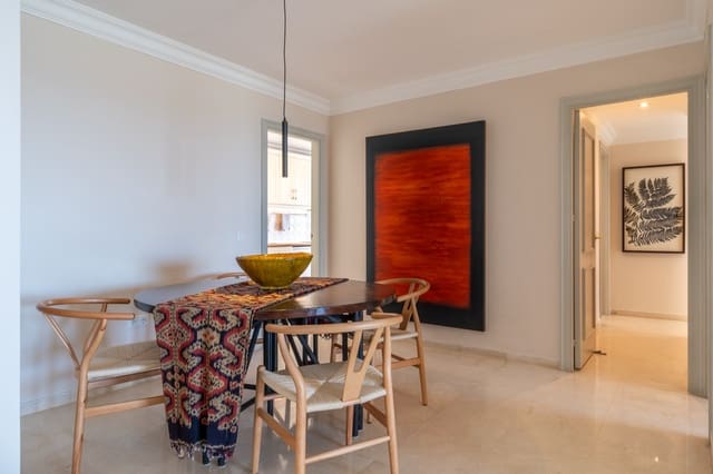 Appartement de 3 chambres à louer à Marbella avec piscine garage - 3 500 € (Ref: 9823583)