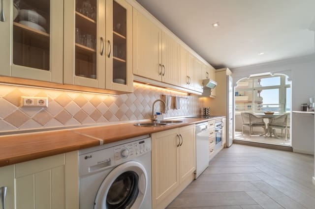 Appartement de 3 chambres à louer à Marbella avec piscine garage - 3 500 € (Ref: 9823583)