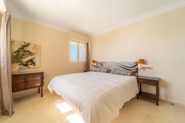 Appartement de 3 chambres à louer à Marbella avec piscine garage - 3 500 € (Ref: 9823583)