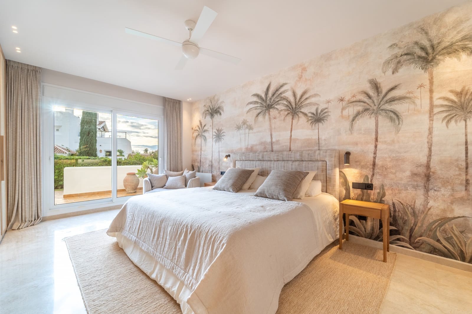3 bedroom Apartment for holiday rental in Marbella with pool garage - € 6,000 (Ref: 9824140)